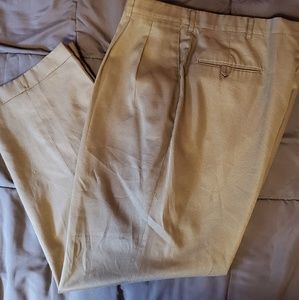 Men's Haggar Black Label 38/30 pleated pants